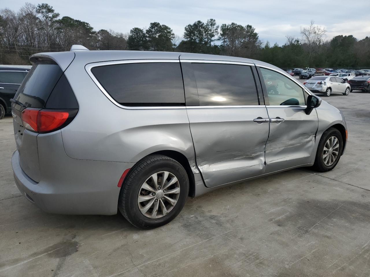 2017 Chrysler Pacifica - Image 3