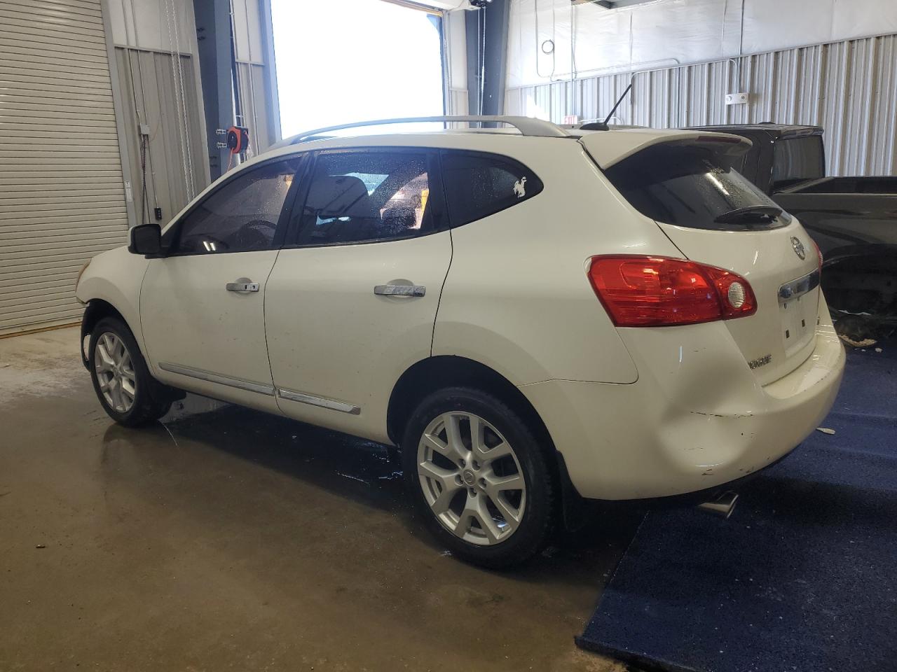2011 Nissan Rogue - Image 2