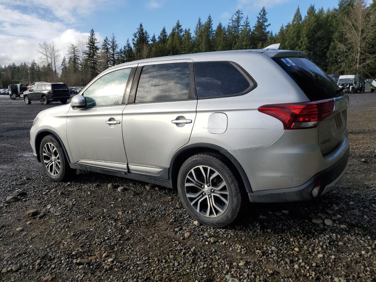 2018 Mitsubishi Outlander - Image 2
