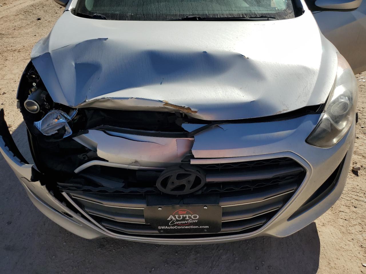 2016 Hyundai Elantra - Image 11