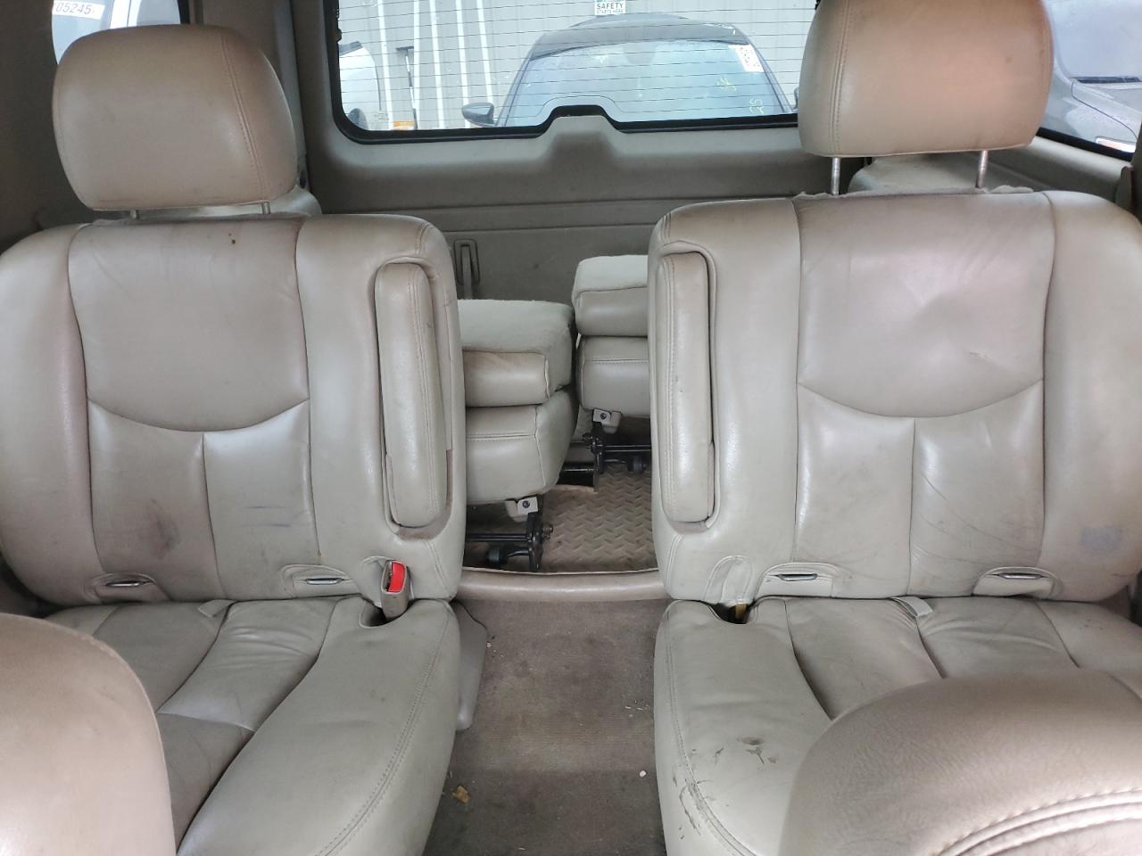 2005 Chevrolet Tahoe - Image 10