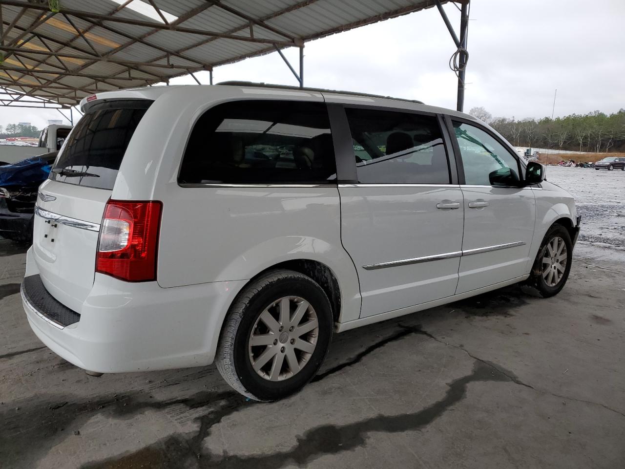 2015 Chrysler Town & Country - Image 3