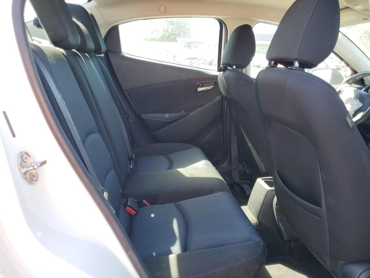 2017 Toyota Yaris - Image 10