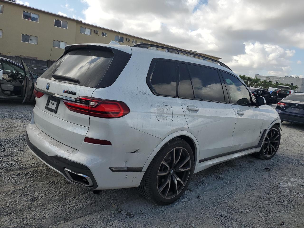 2019 BMW X7 - Image 3