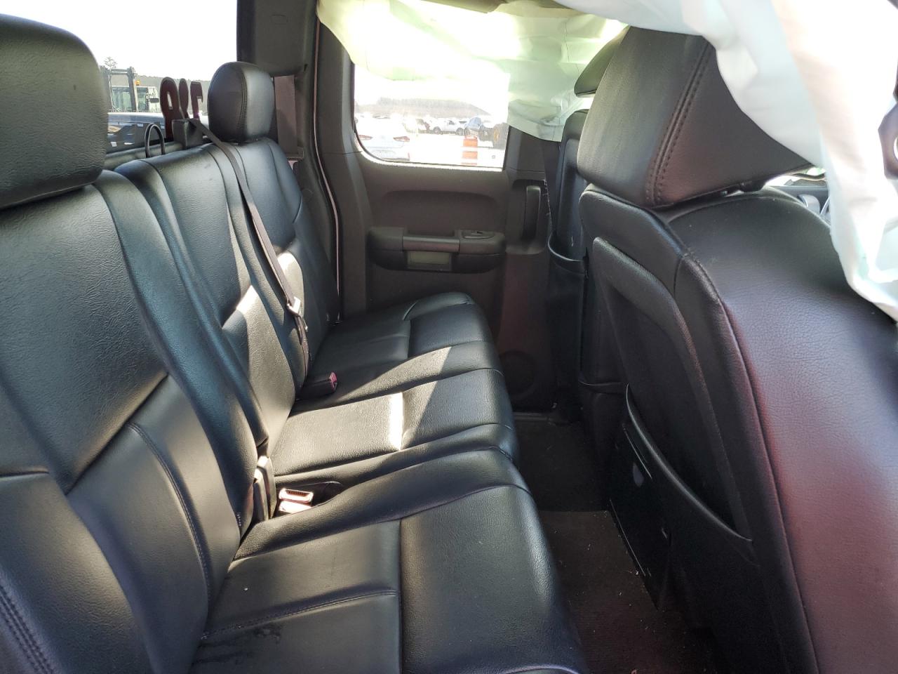 2012 Chevrolet Silverado - Image 11