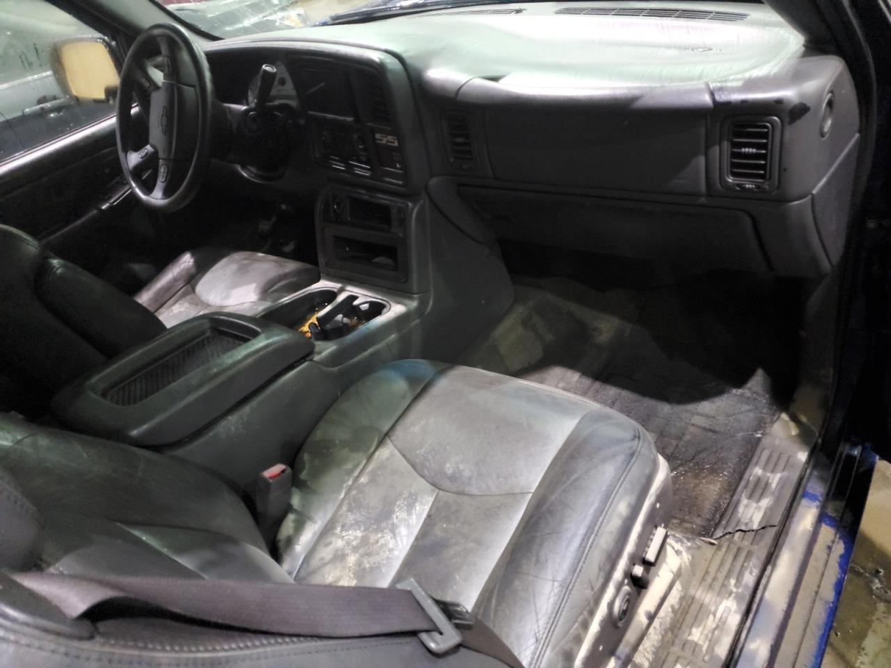 2004 Chevrolet Silverado - Image 8