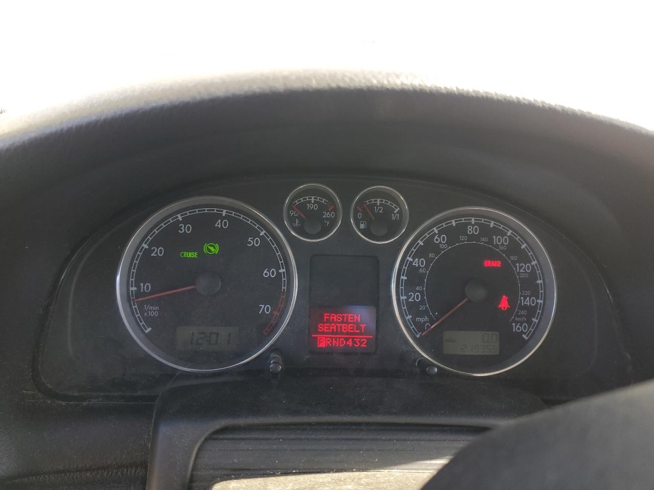2003 Volkswagen Passat - Image 9