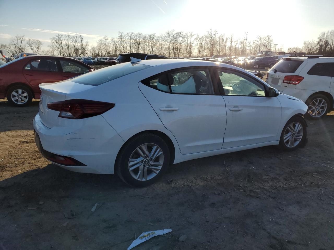 2020 Hyundai Elantra - Image 3