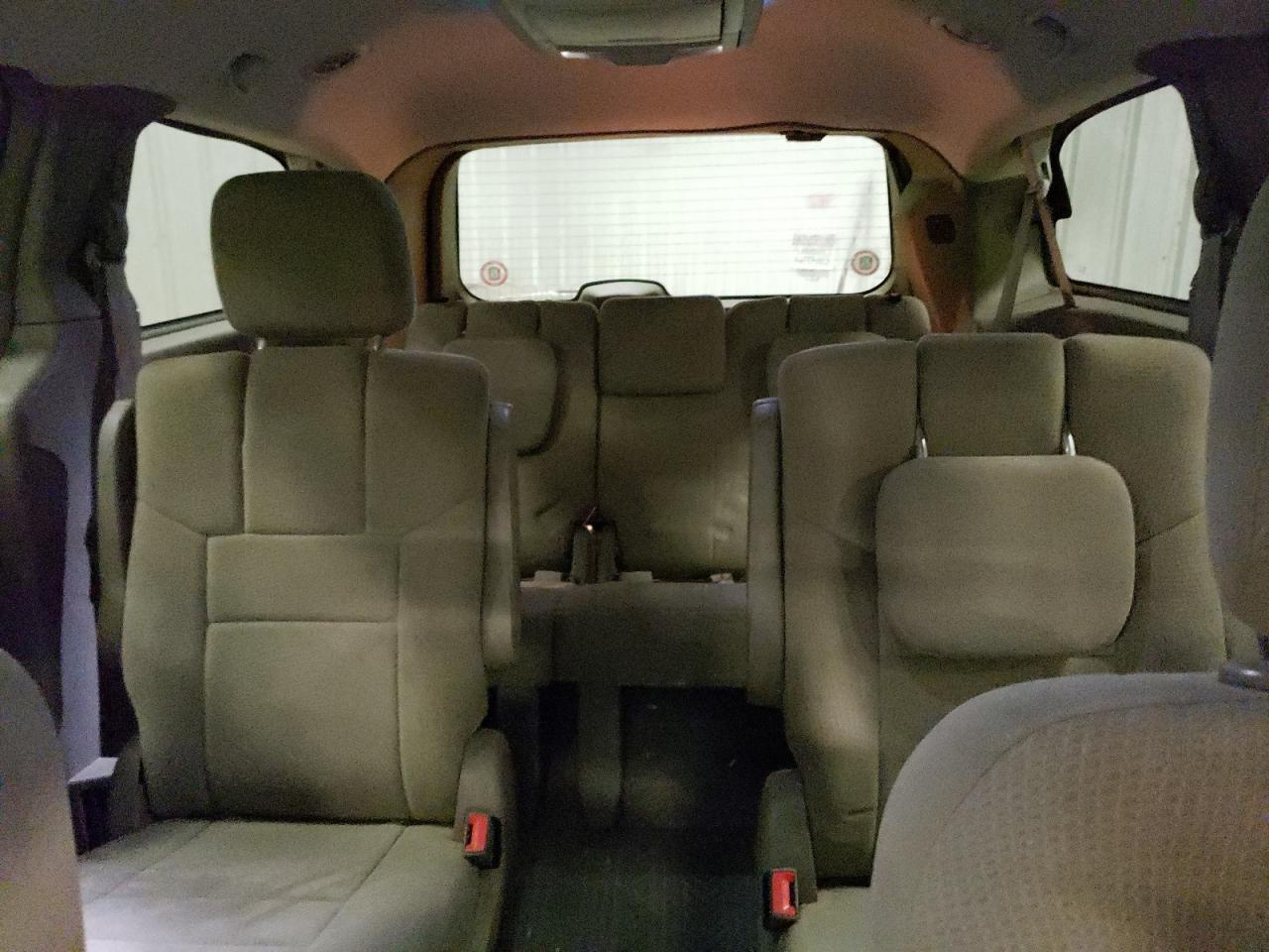 2011 Chrysler Town & Country - Image 10