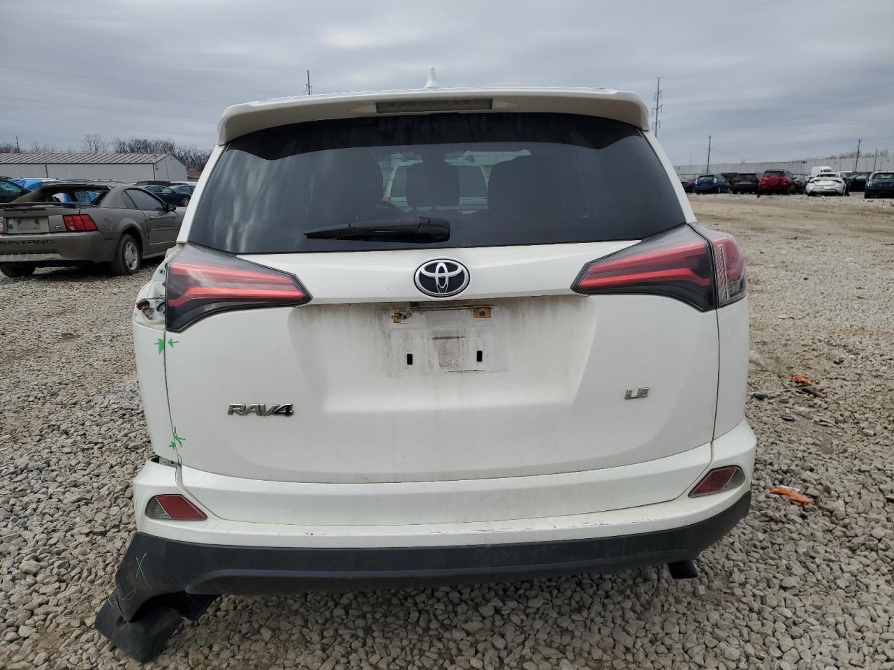 2018 Toyota RAV 4 - Image 6