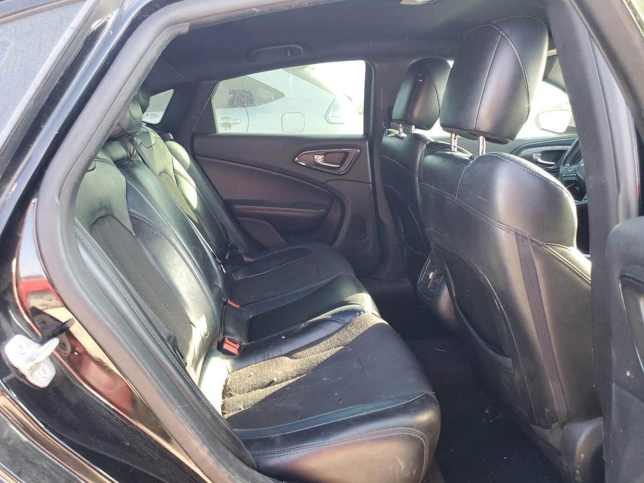 2015 Chrysler 200 - Image 10