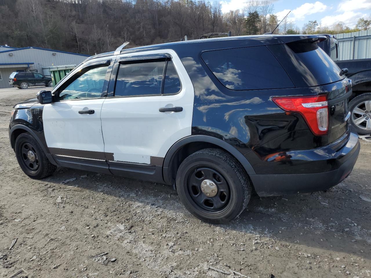 2015 Ford Explorer - Image 2