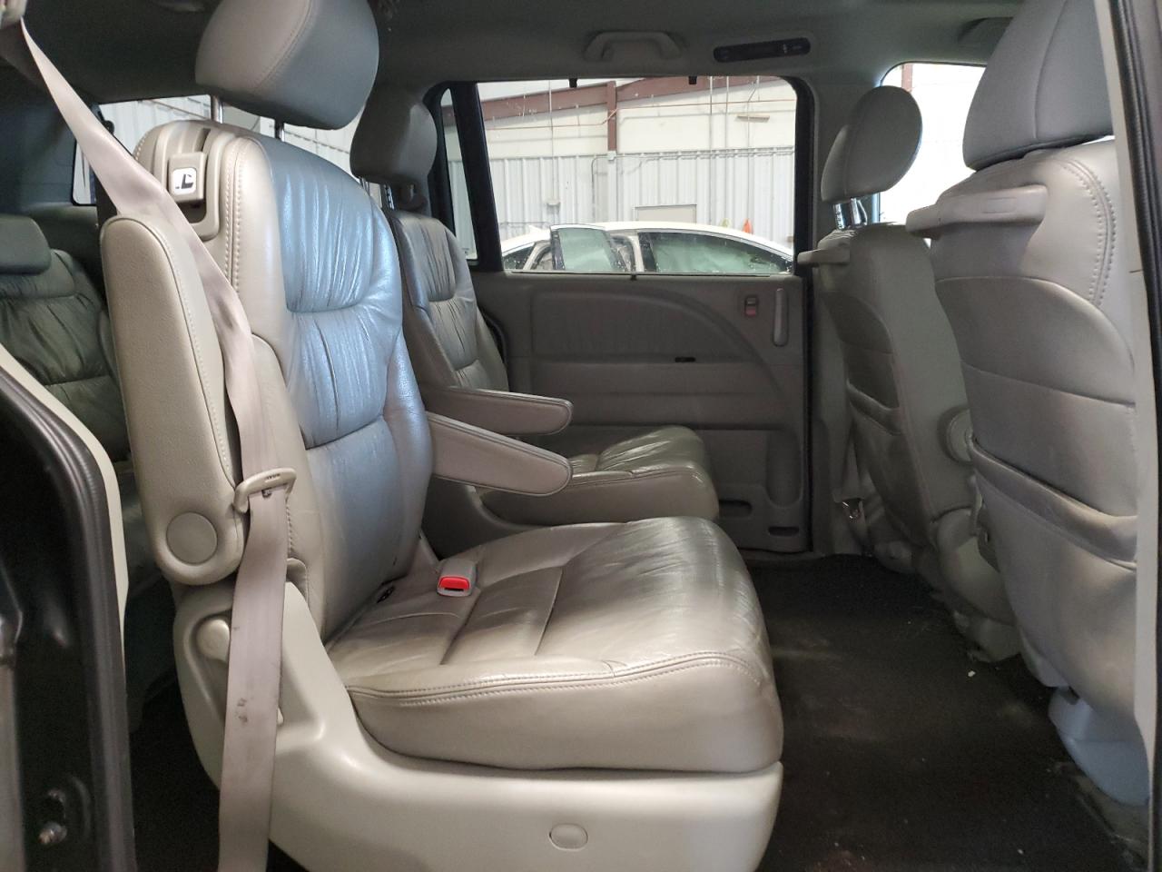 2008 Honda Odyssey - Image 11