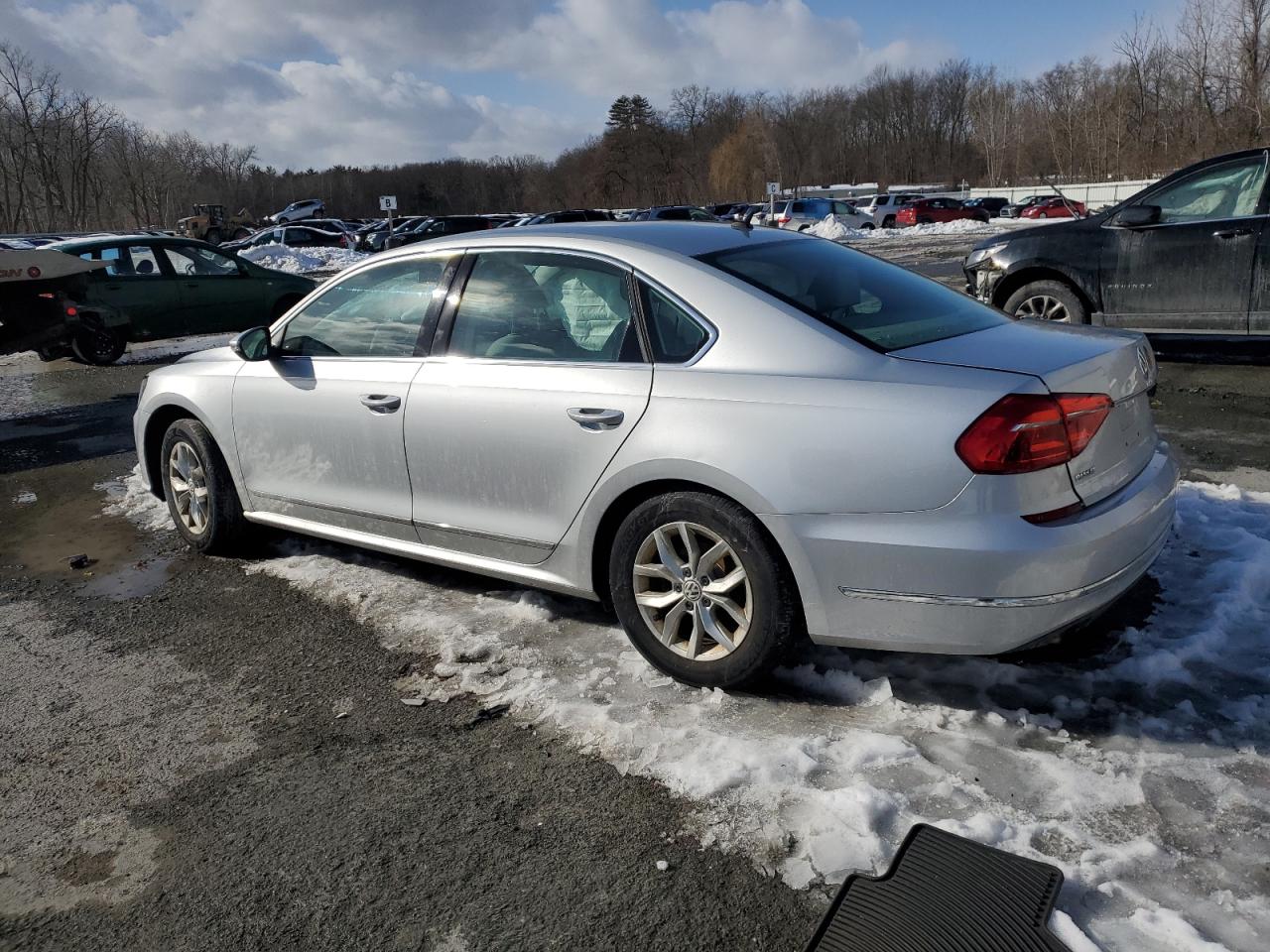 2016 Volkswagen Passat - Image 2