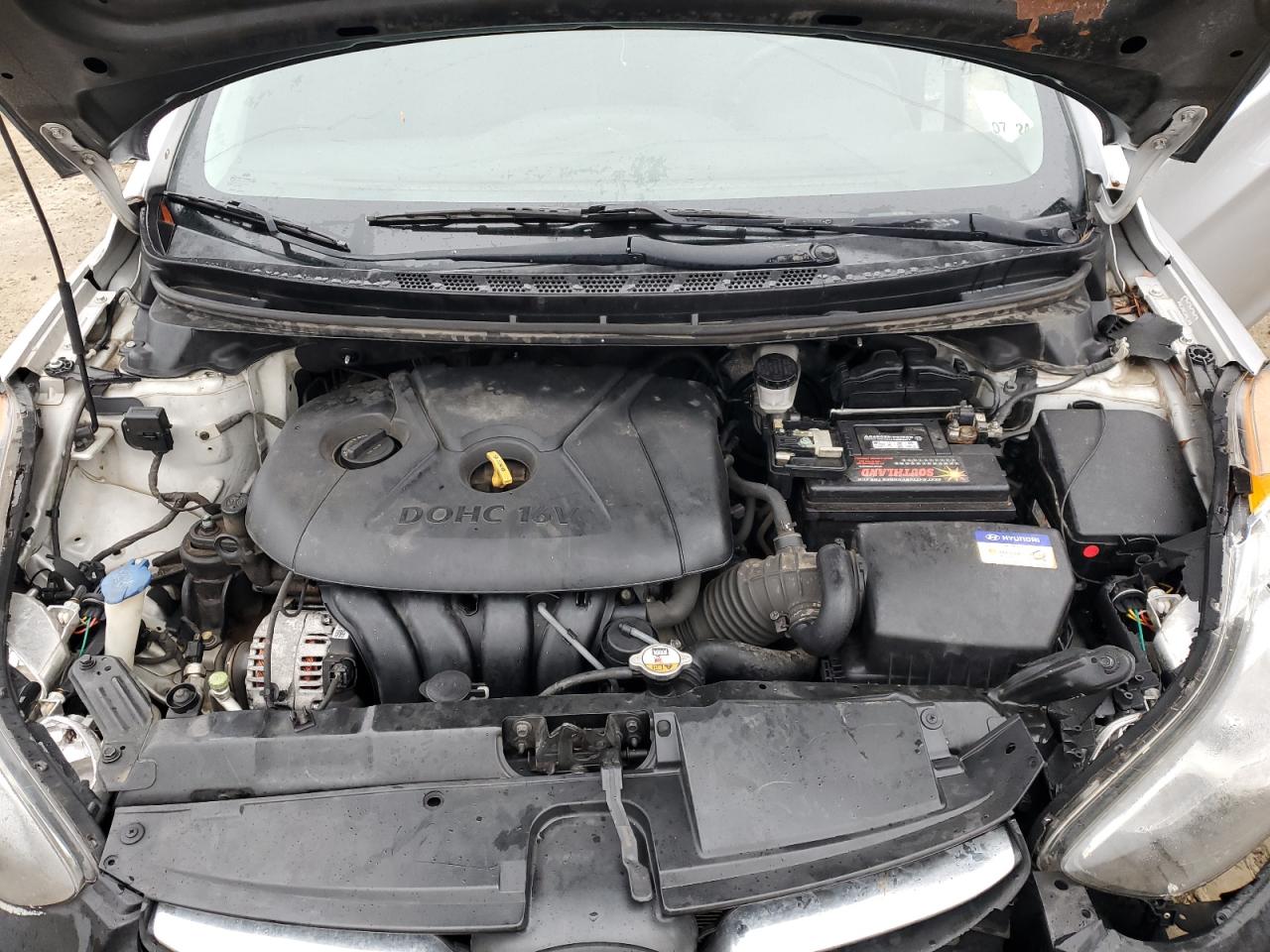 2013 Hyundai Elantra - Image 12