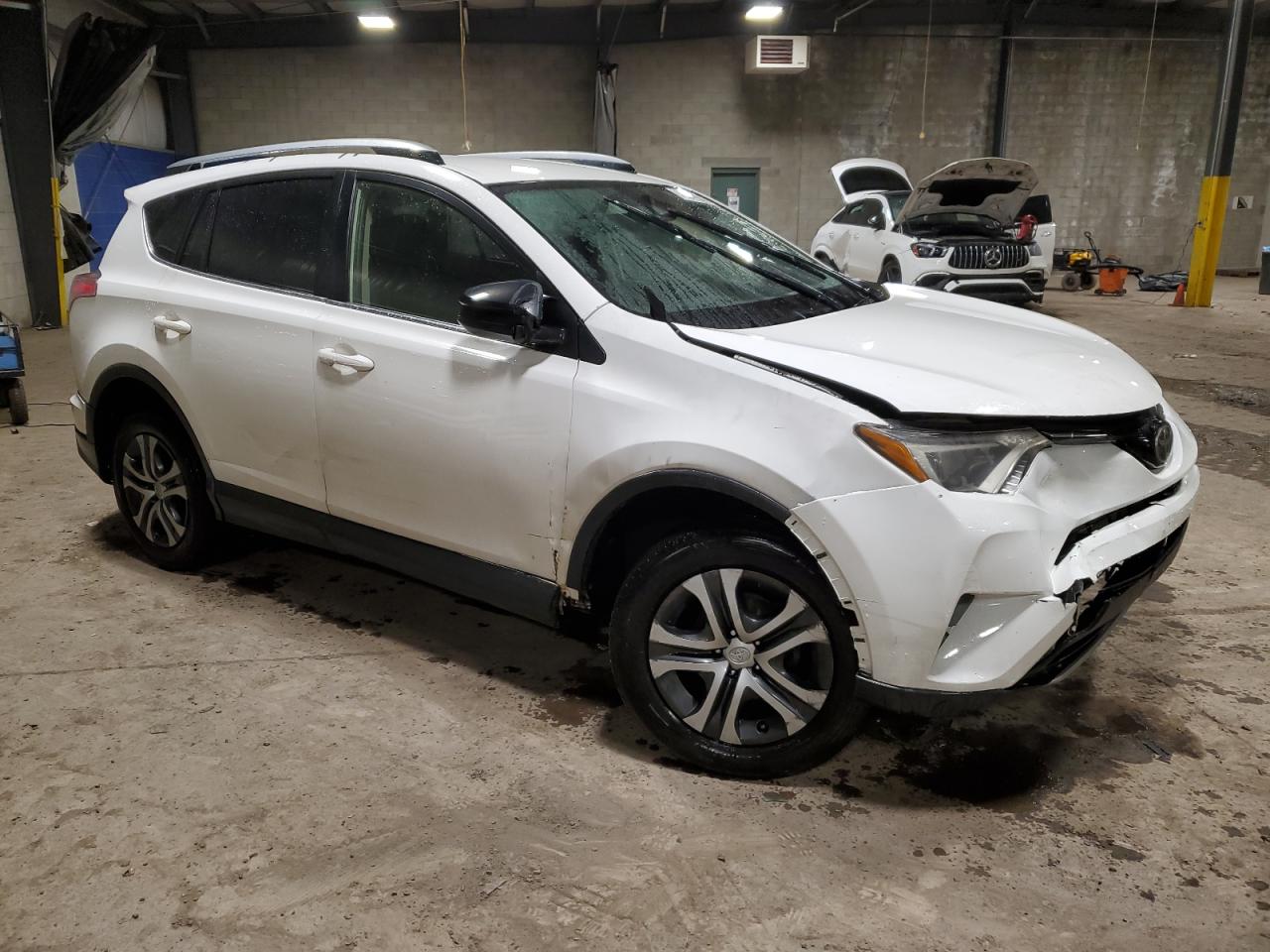 2017 Toyota RAV 4 - Image 4