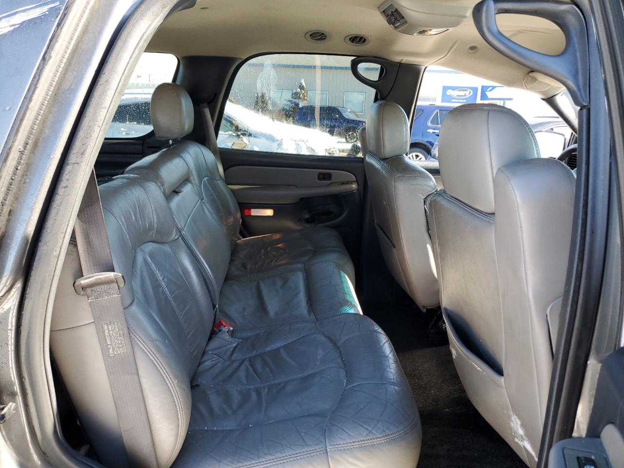 2001 Chevrolet Tahoe - Image 11