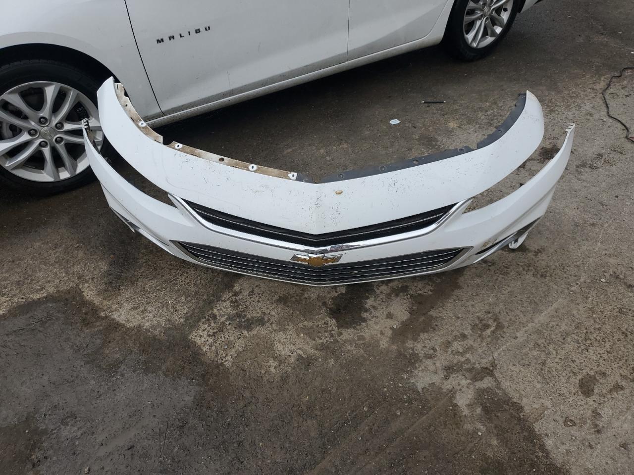 2017 Chevrolet Malibu - Image 12