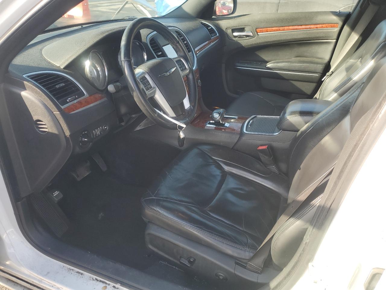 2014 Chrysler 300 - Image 7