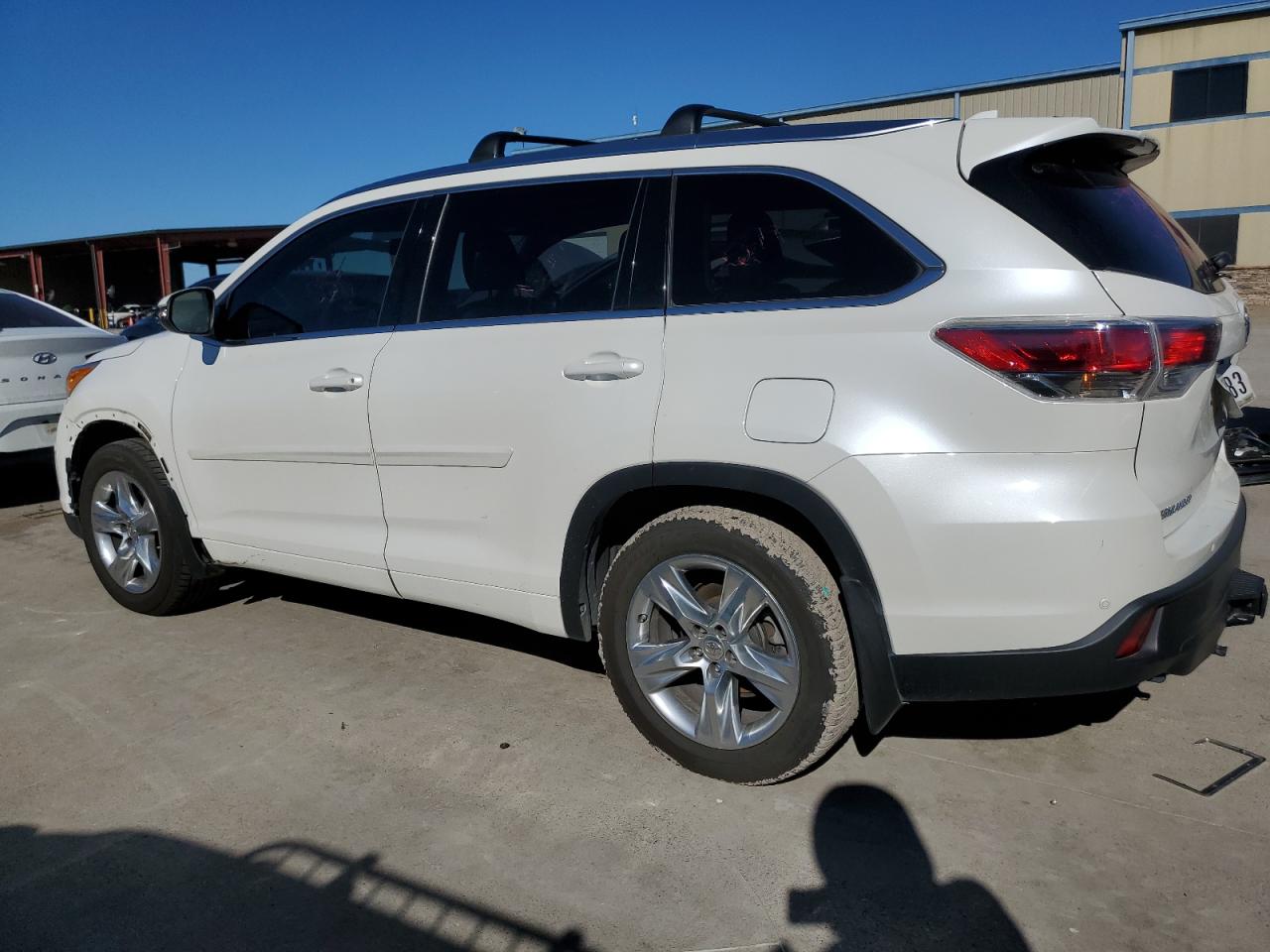 2015 Toyota Highlander - Image 2