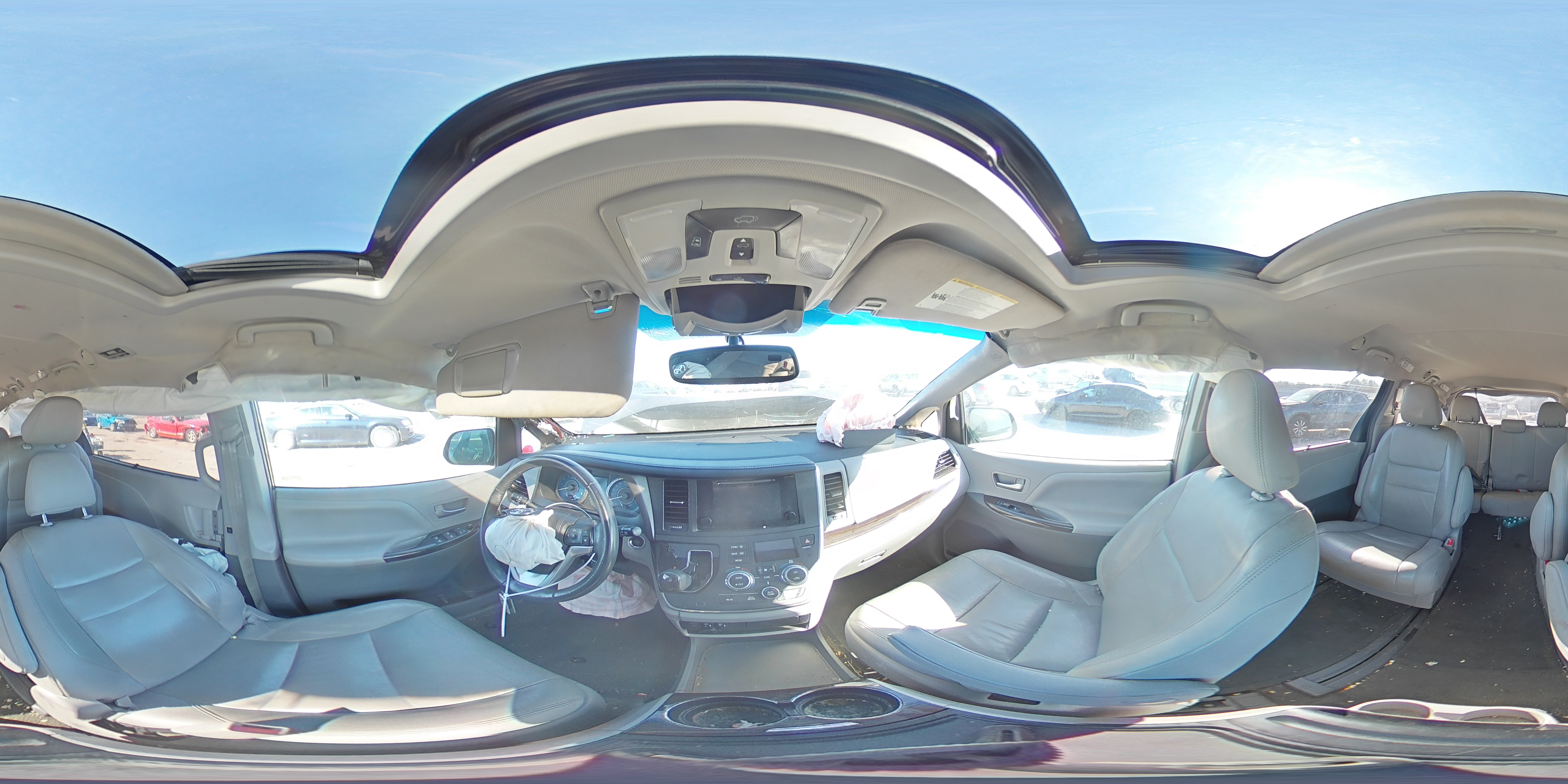 2017 Toyota Sienna - Image 14