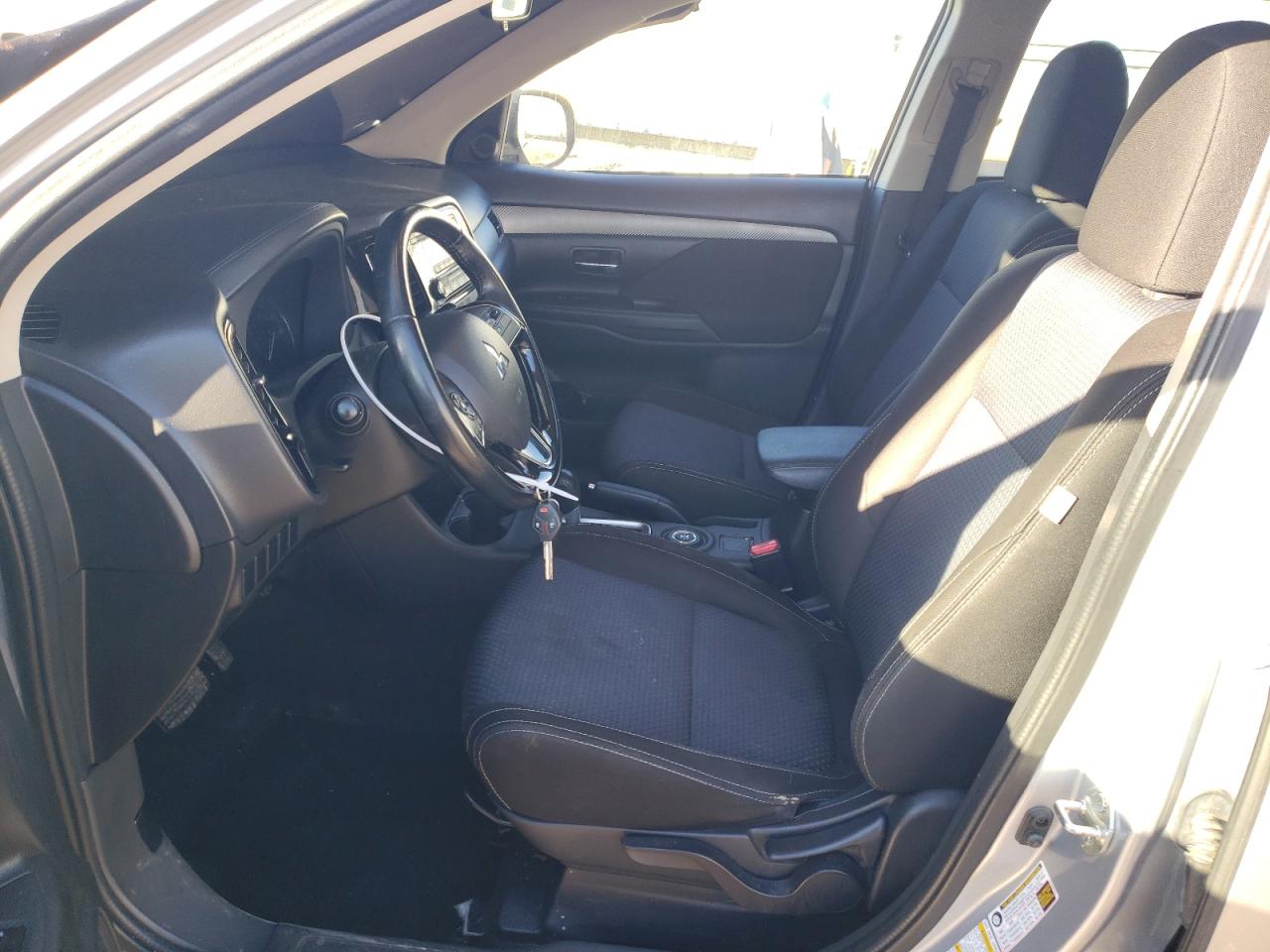 2016 Mitsubishi Outlander - Image 7