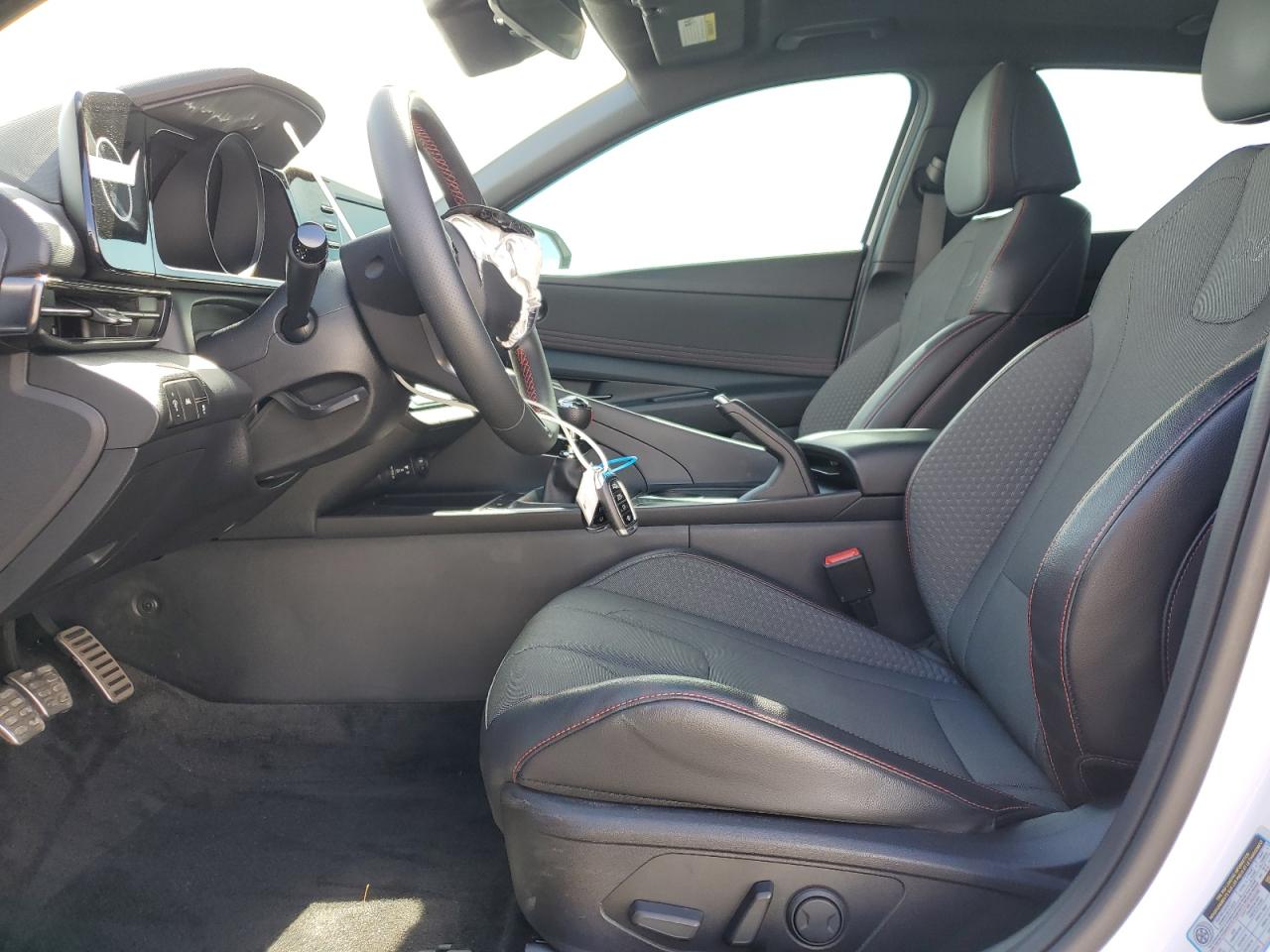 2022 Hyundai Elantra - Image 7