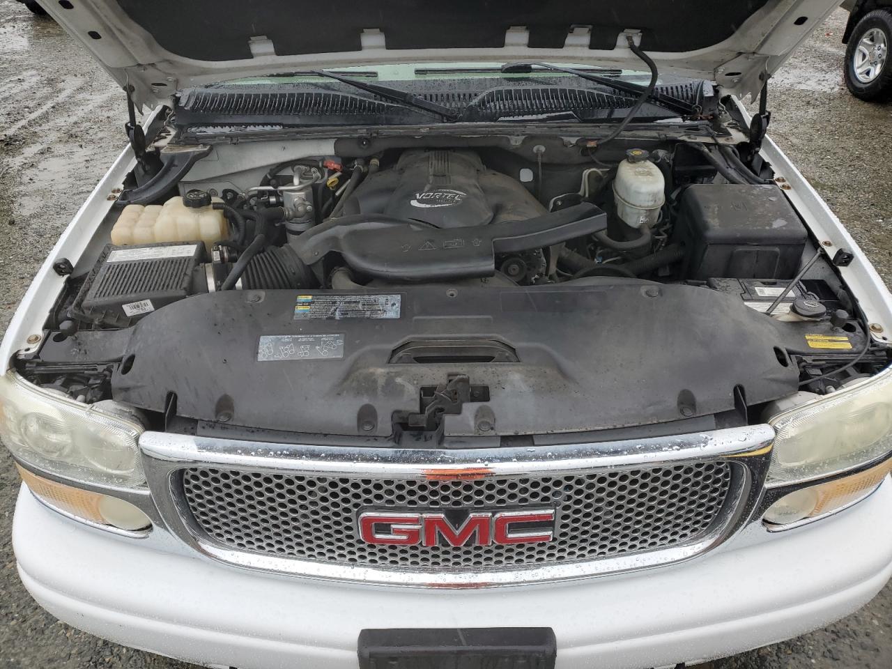 2004 GMC Yukon - Image 12