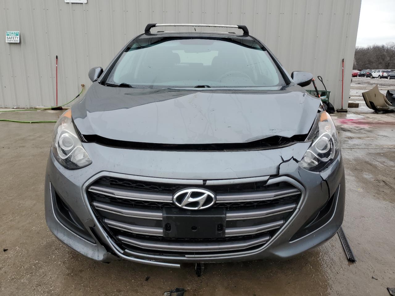 2016 Hyundai Elantra - Image 5
