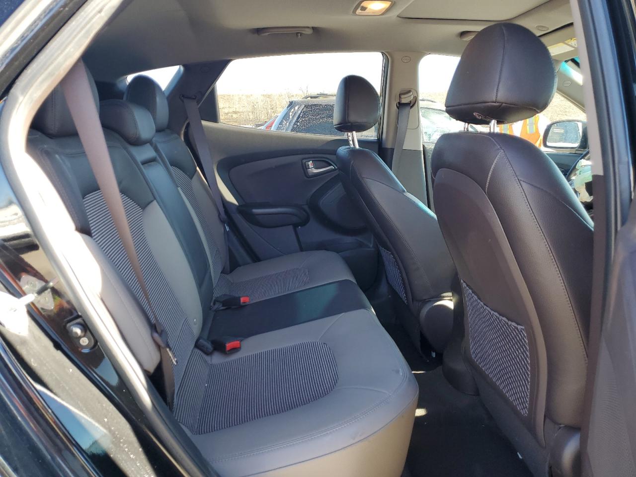 2012 Hyundai Tucson - Image 11