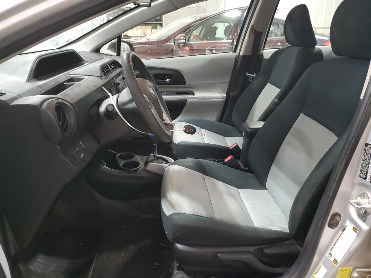 2014 Toyota Prius - Image 7