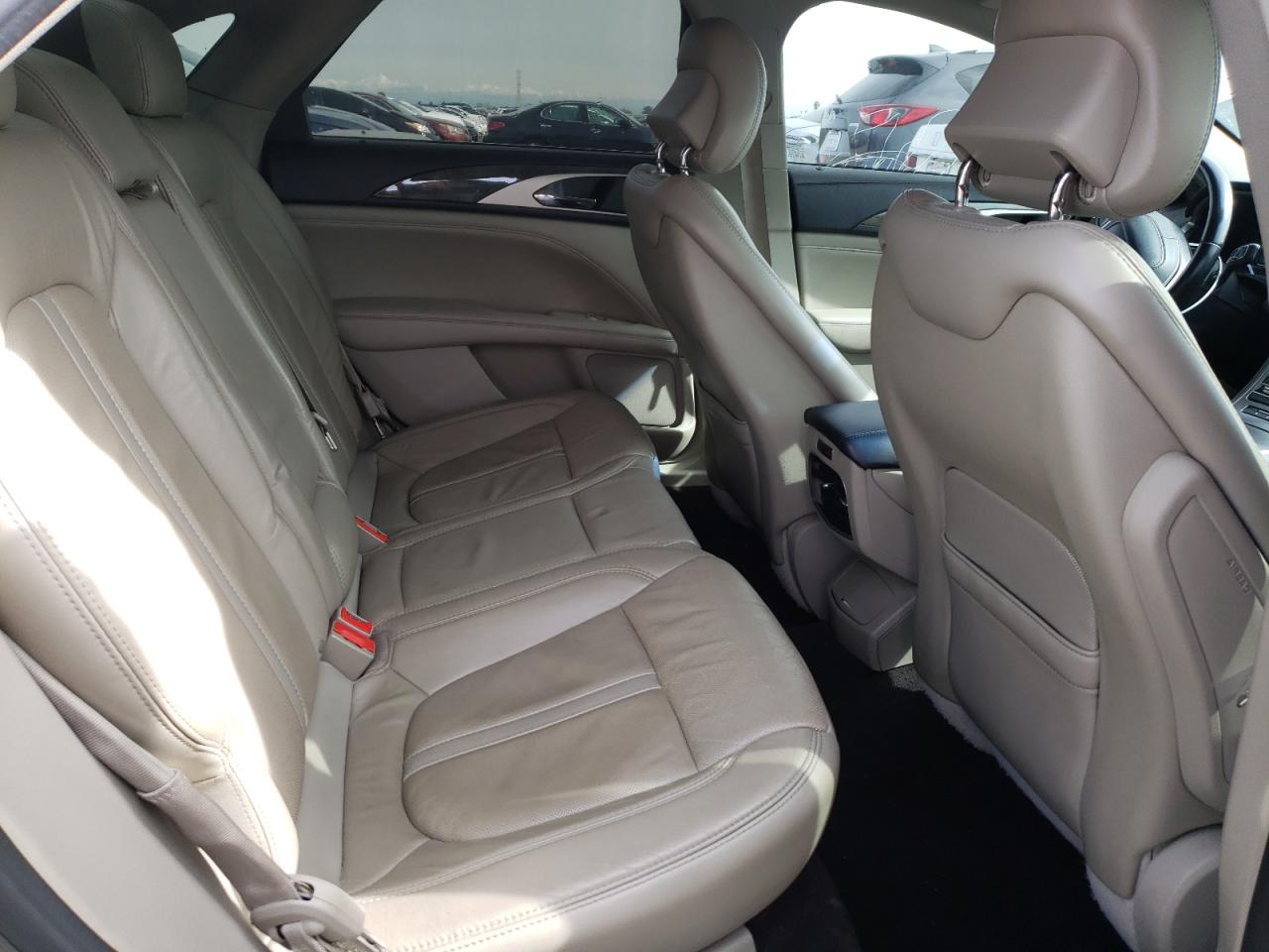2017 Lincoln MKZ - Image 10