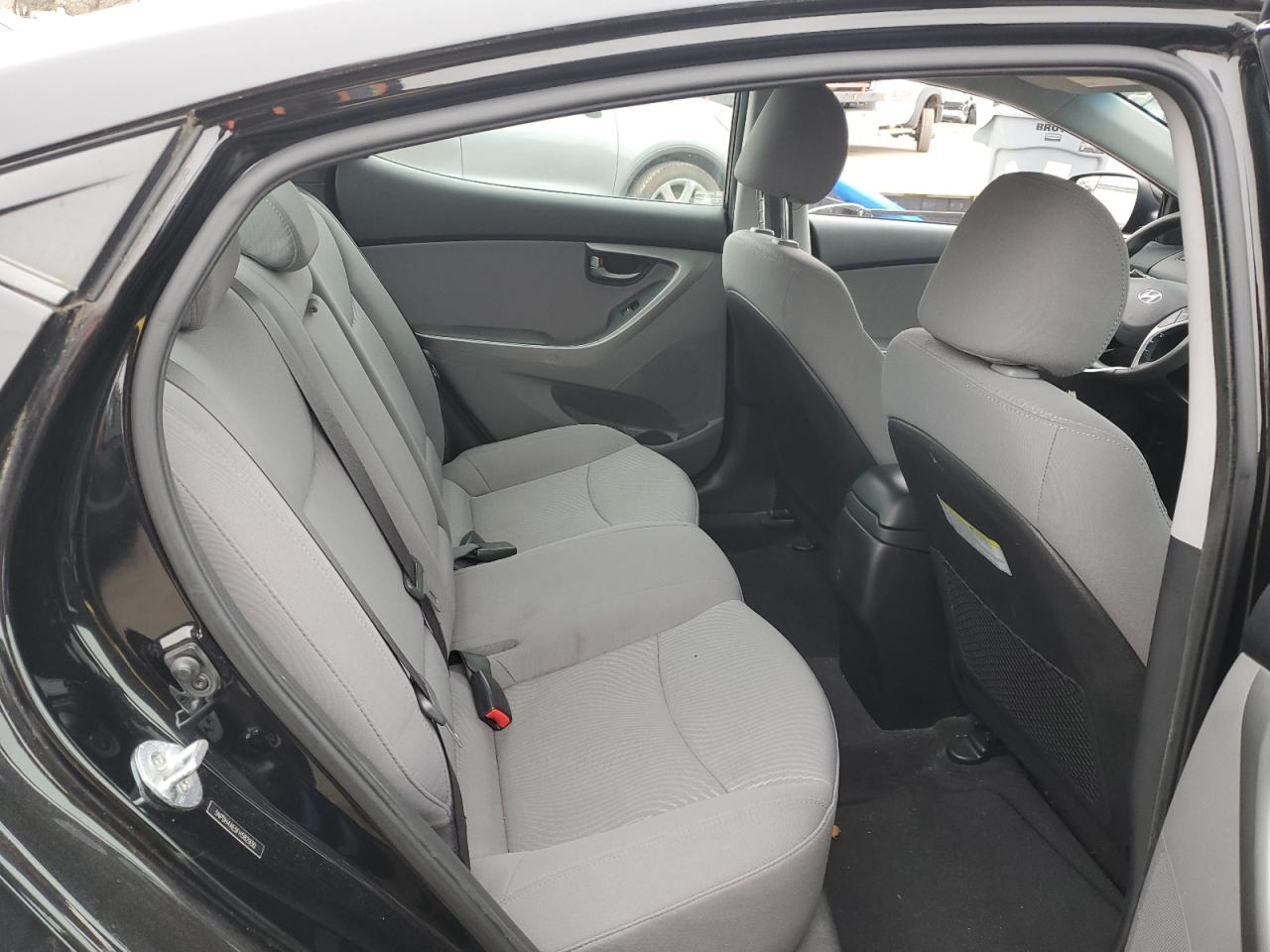 2015 Hyundai Elantra - Image 10