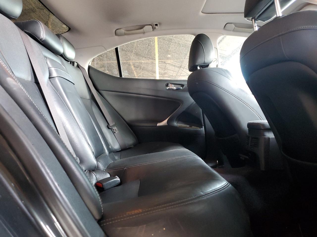 2010 Lexus IS - Image 10