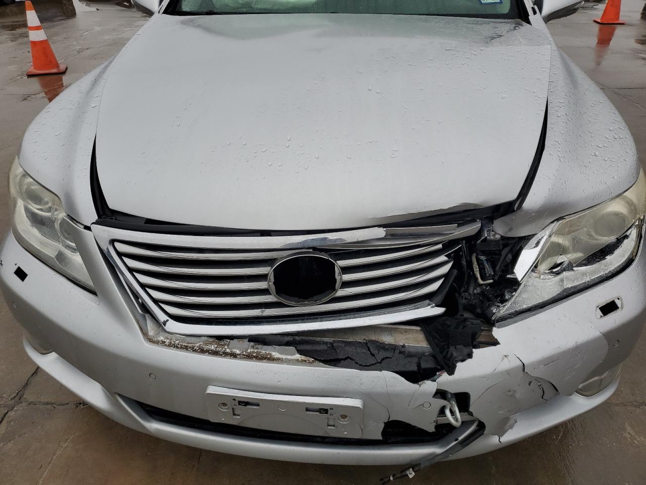 2011 Lexus LS - Image 11