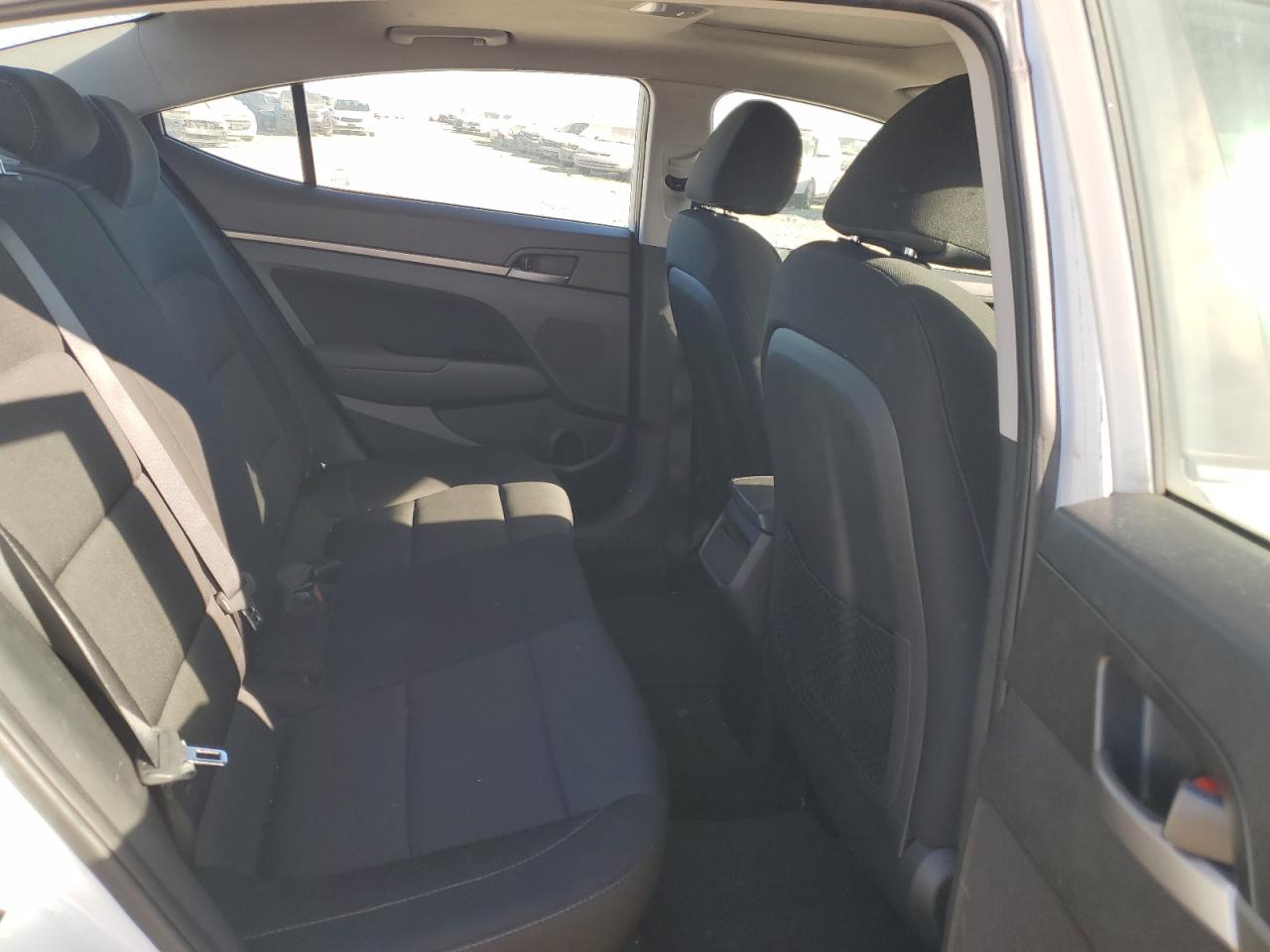 2017 Hyundai Elantra - Image 10