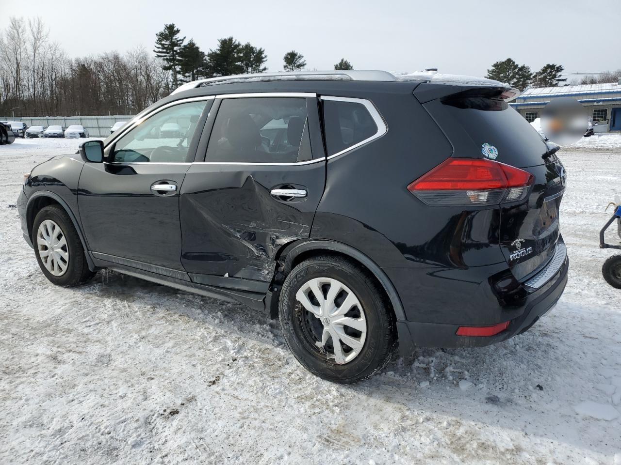 2017 Nissan Rogue - Image 2