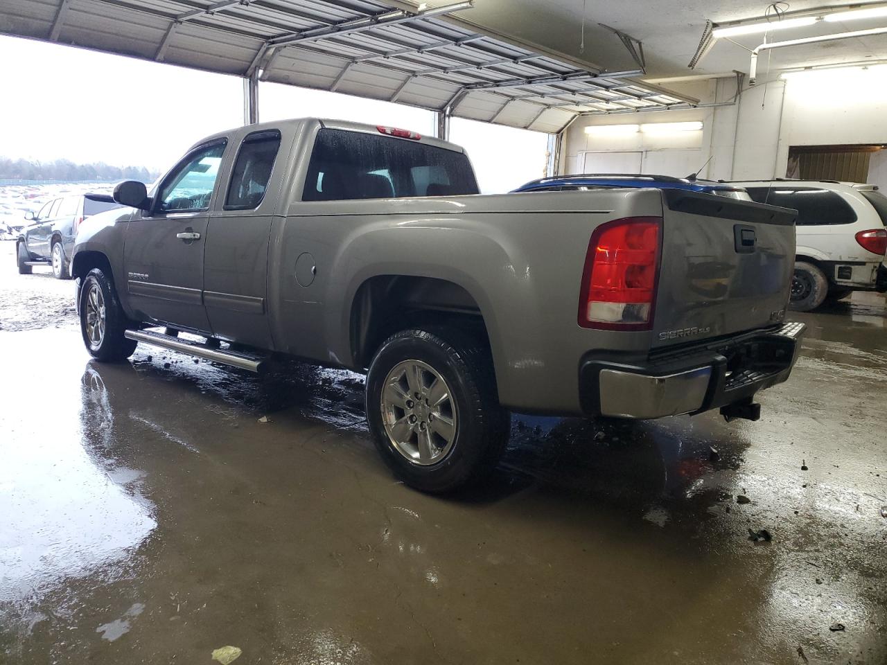 2013 GMC Sierra - Image 2