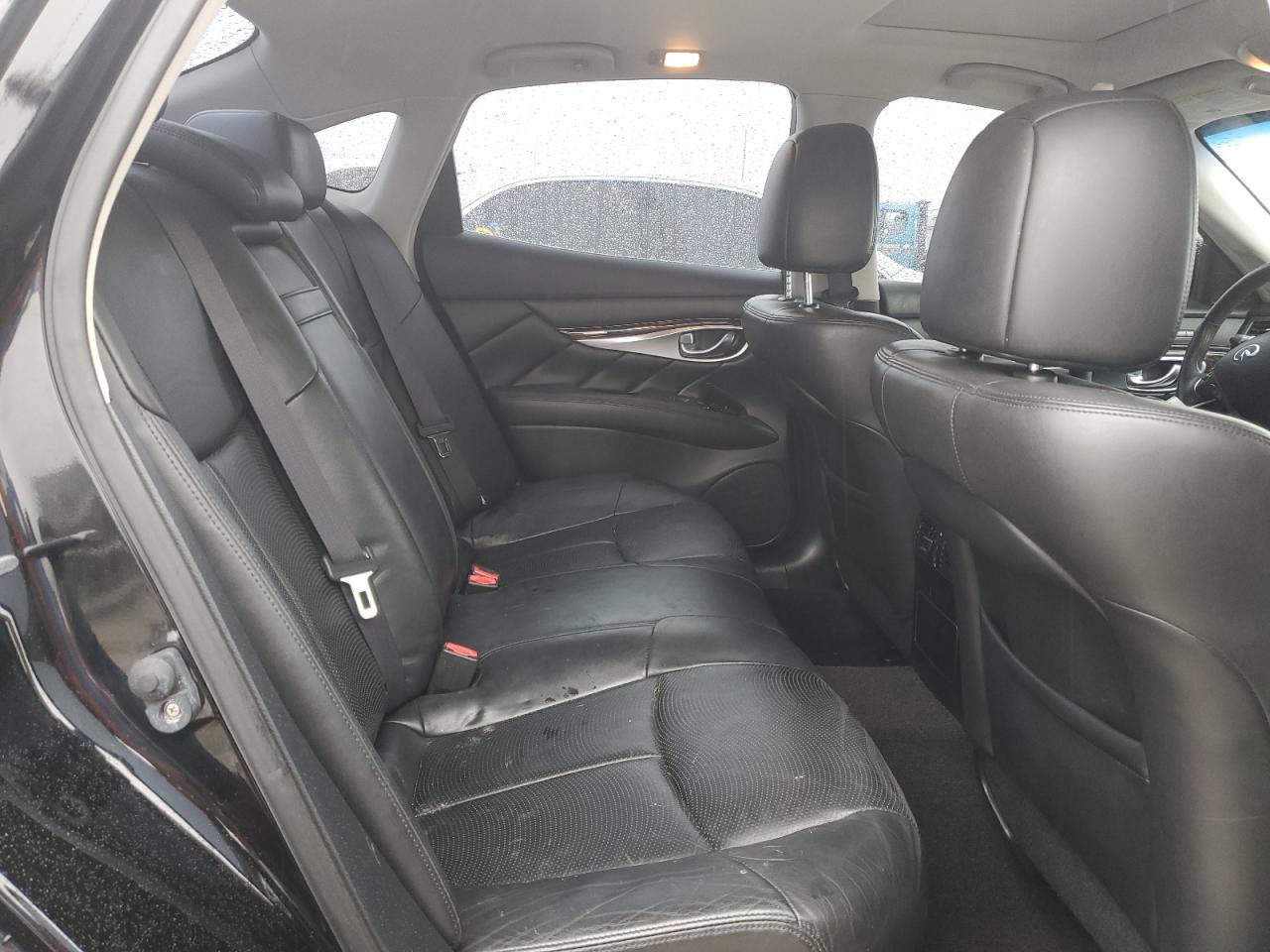 2012 Infiniti M - Image 10