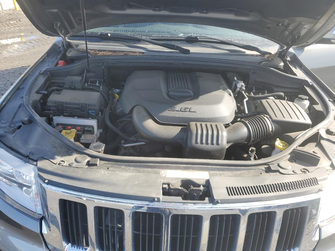 2011 Jeep Grand Cherokee - Image 12