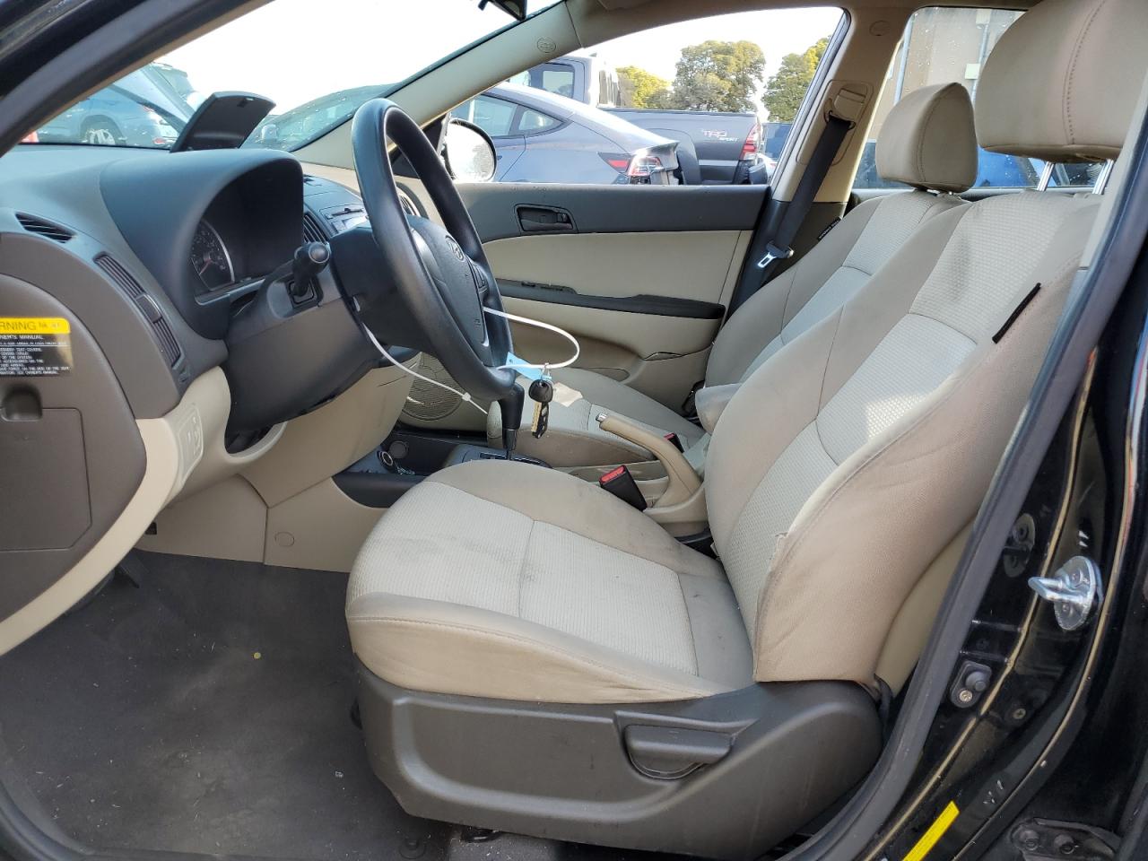 2012 Hyundai Elantra - Image 7