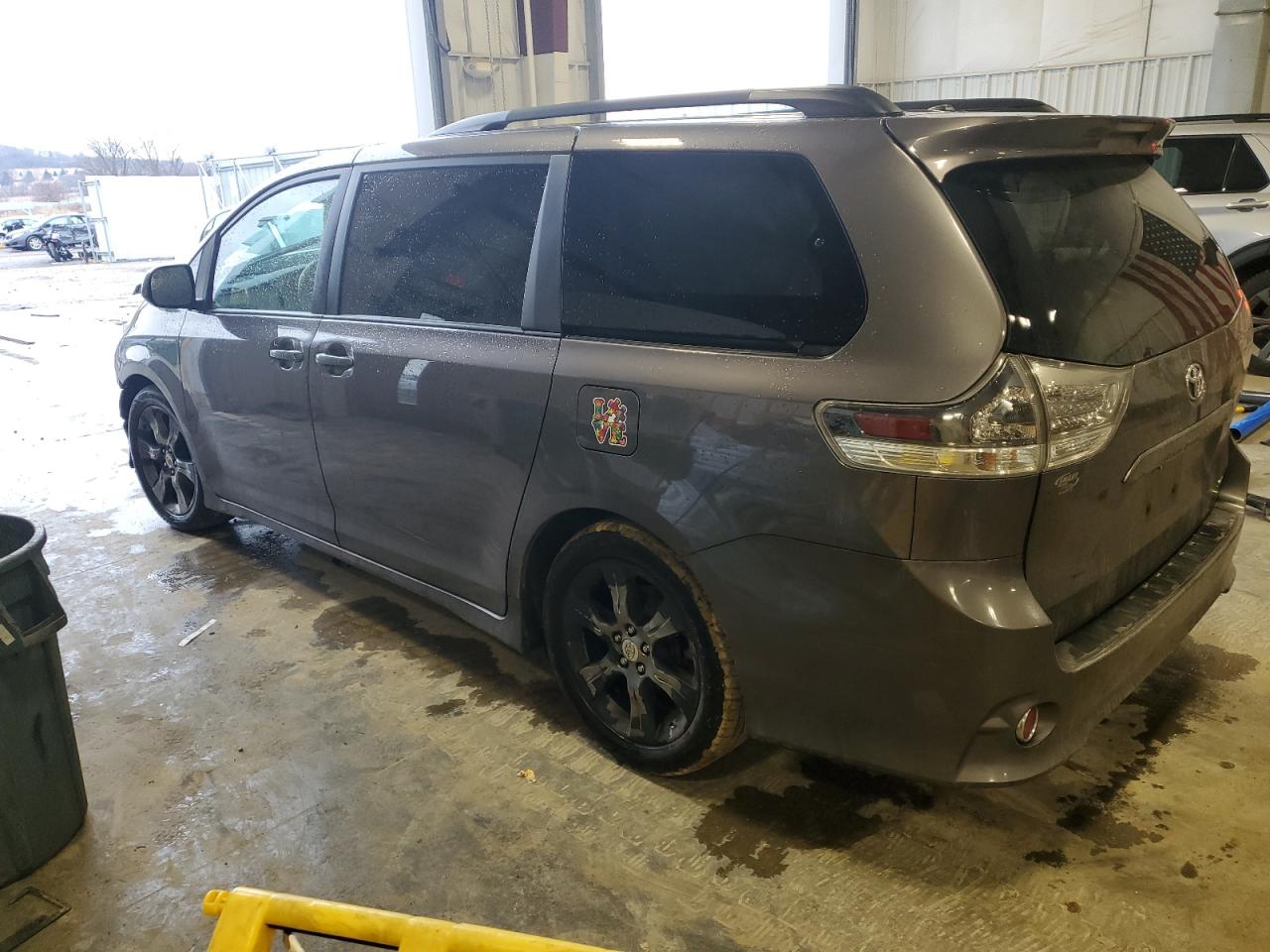 2011 Toyota Sienna - Image 2