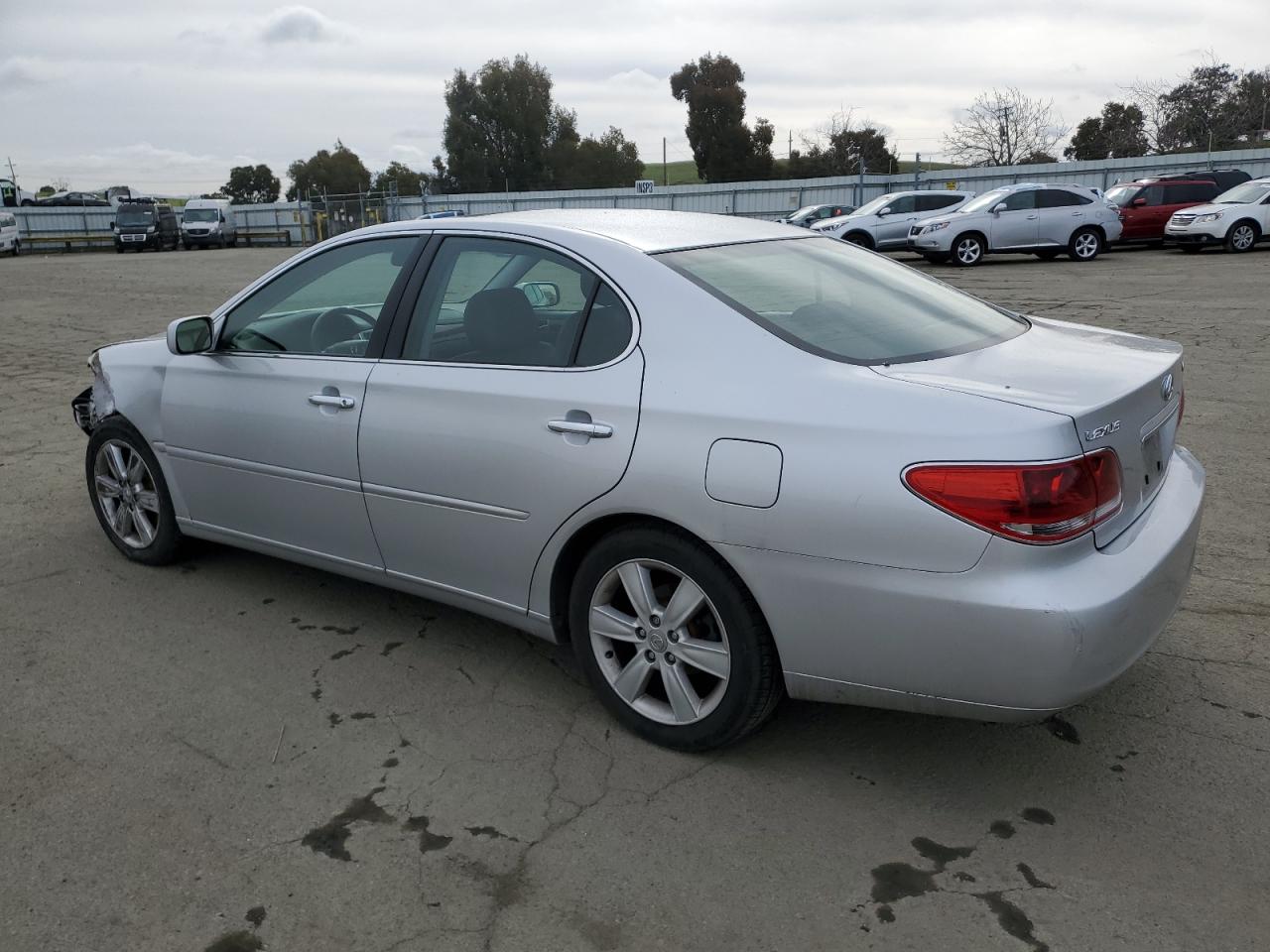 2005 Lexus ES - Image 2