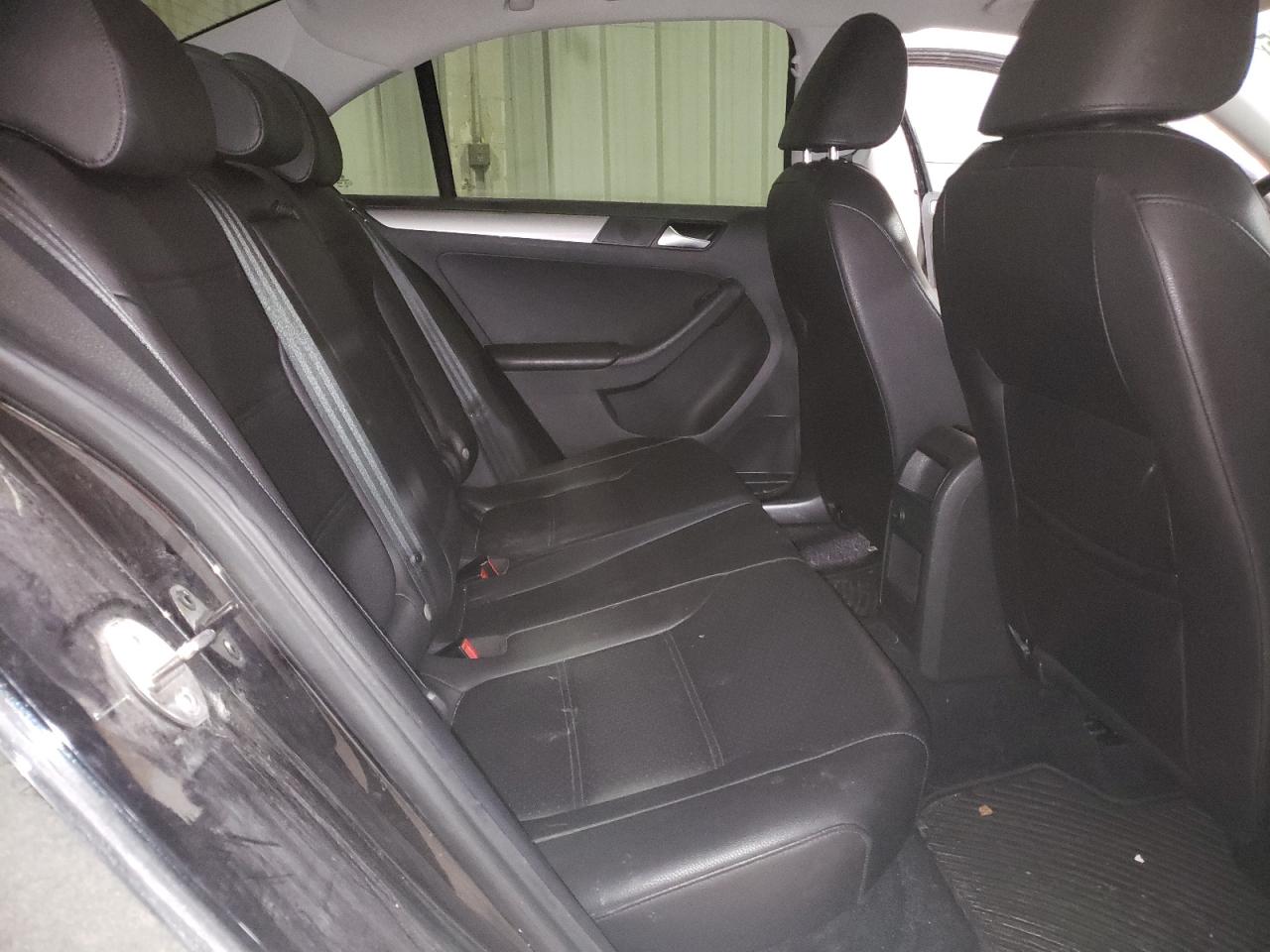 2017 Volkswagen Jetta - Image 10