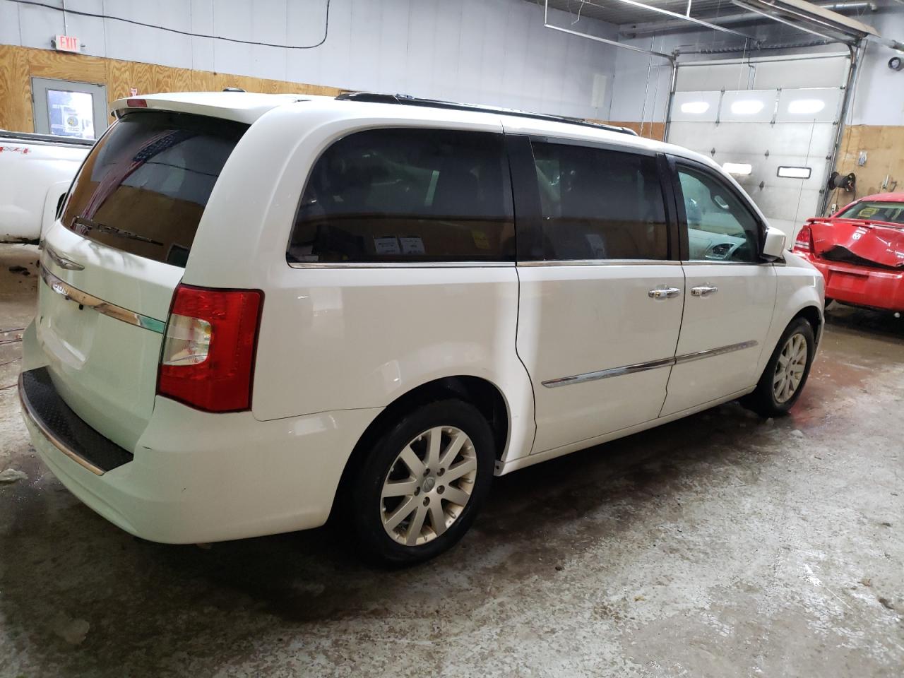 2016 Chrysler Town & Country - Image 3