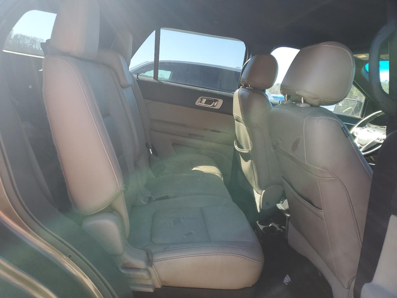 2015 Ford Explorer - Image 11