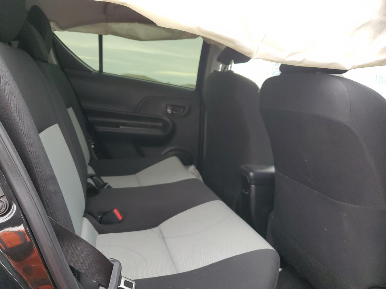 2016 Toyota Prius - Image 10