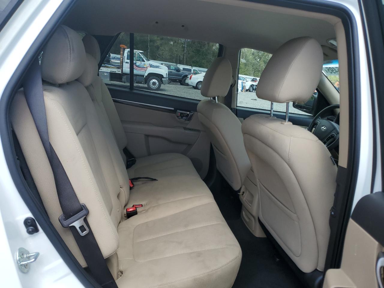 2012 Hyundai Santa Fe - Image 10