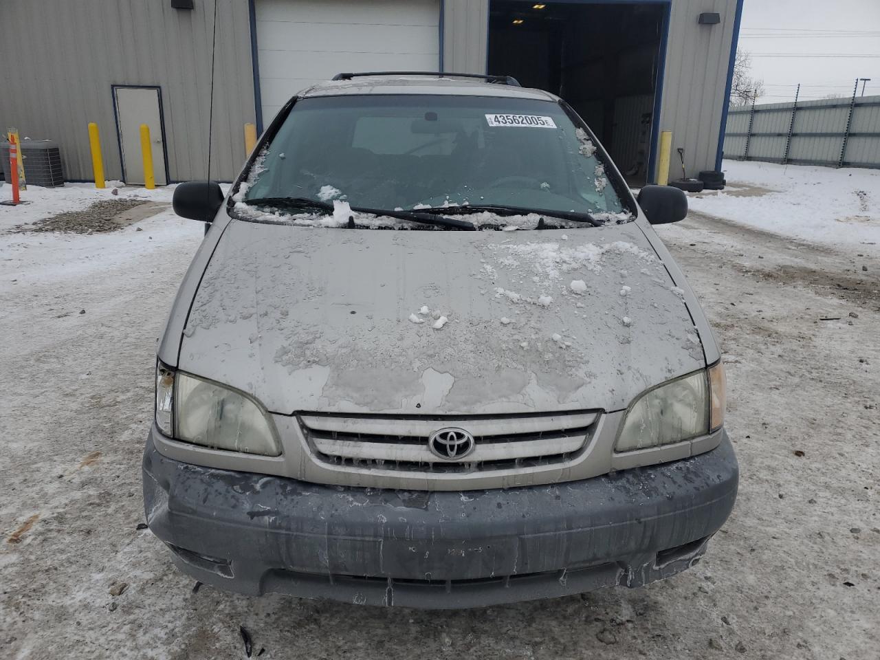 2002 Toyota Sienna - Image 5