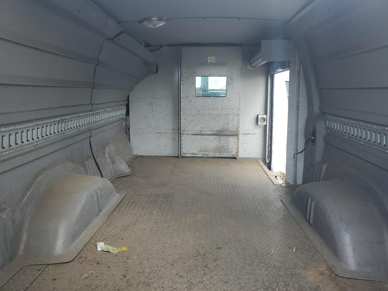 2009 Ford Econoline - Image 10